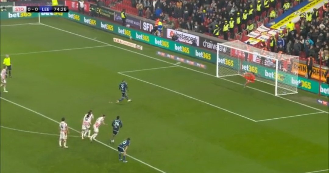 _TheLordAsh_'s tweet photo. What's the definition of useless? #LUFC 

Useless: https://t.co/2WjCeOjS6F