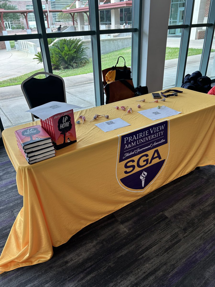 PantherAidSGA's tweet photo. Panther Aids are putting in work!💜💛

Panthers, fill out this housing survey to help out our community!!
 https://t.co/0q4COhcRGd https://t.co/UEUC2EQvfM
