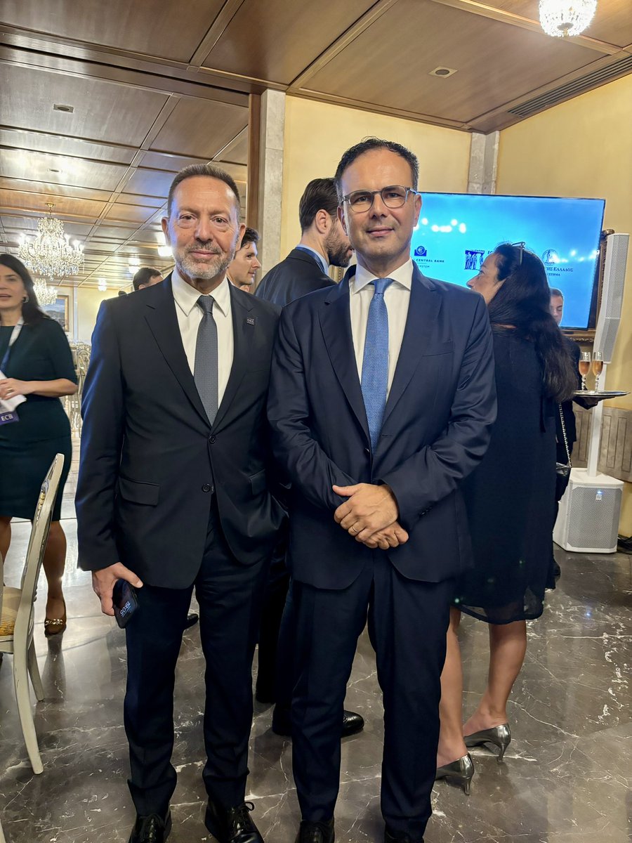 PatelisAlex's tweet photo. 🇪🇺Είναι στιγμές που σταματάει ο χρόνος και ξέρεις ότι θα παραμείνουν χαραγμένες στην μνήμη σου. 15 χρόνια μετά την τελευταία συνεδρίαση της Ευρωπαϊκής Κεντρικής Τράπεζας στην Ελλάδα. Περήφανος που είμαι Έλληνας. 🇬🇷💪🏼 https://t.co/b96UqQ5BVi