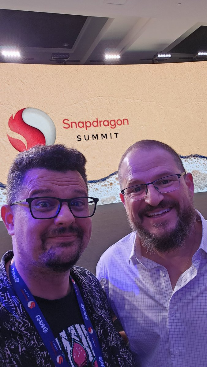 matutweet's tweet photo. Entre las distintas conferencias #SnapdragonSummit he podido charlar un poco con @cristianoamon  y me ha confirmado que llevan más de dos años trabajando en el Snapdragon X Elite. Seguramente el mayor avance para PC de los últimos 20 años.

https://t.co/e8Bs9e60K9
@computerhoy https://t.co/Ypk7GQre4Q