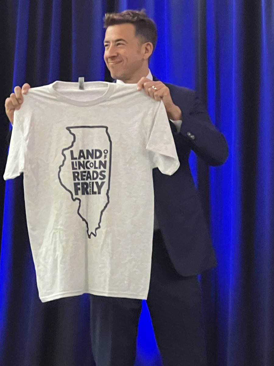 IllLibraryAssoc's tweet photo. At #ILAAC23 today, @ILSecOfState gave words of support to the Illinois library community and presented ILA with a donation to support an advocacy campaign ILA intends to spearhead for Illinois libraries. https://t.co/25iQBPAVck