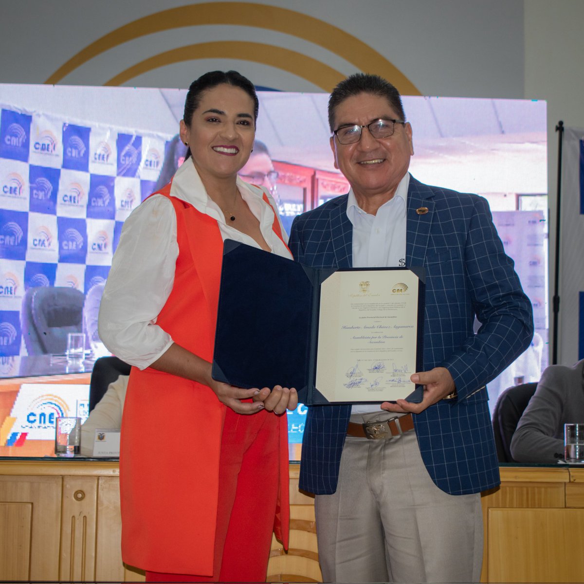 AmadoChavezEC's tweet photo. El día de ayer recibimos oficialmente las credenciales que nos avalan como Asambleístas Provinciales de Sucumbios🤝, trabajaremos por mejores días para Sucumbíos. 

Gracias a todos por sus muestras de apoyo en cada momento. 🙏

#AmadoChavezAsambleista https://t.co/HDnMIzQY0E
