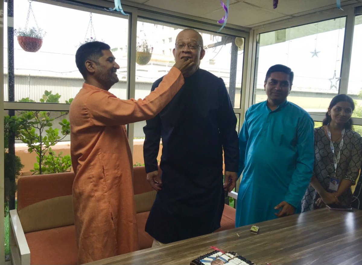 LyricsGuruApp's tweet image. Let him eat cake!

My farewell celebration hosted by Hitesh Ramoliya and all his staff at Amar InfoTech. 

Part 2

#lyricsguru #lyricsguruapp #amarinfotech #excelptp