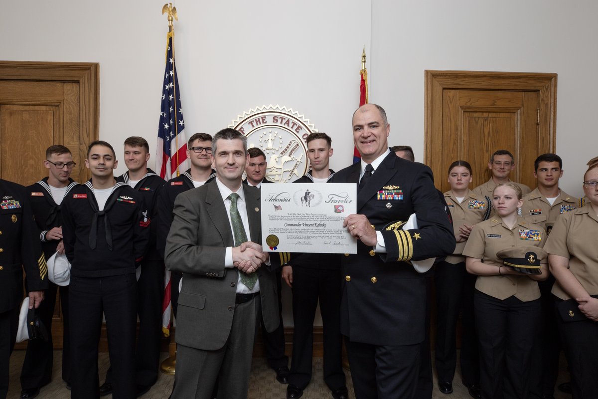 ARSecofState's tweet photo. On Monday, our staff was honored to host the Mountain Home NJROTC, Commander Adam Kahnke, and the crew of the new United States Navy submarine, the USS Arkansas. #ARSoS 

https://t.co/9rTqX02VCR https://t.co/rOw5yNDR4a