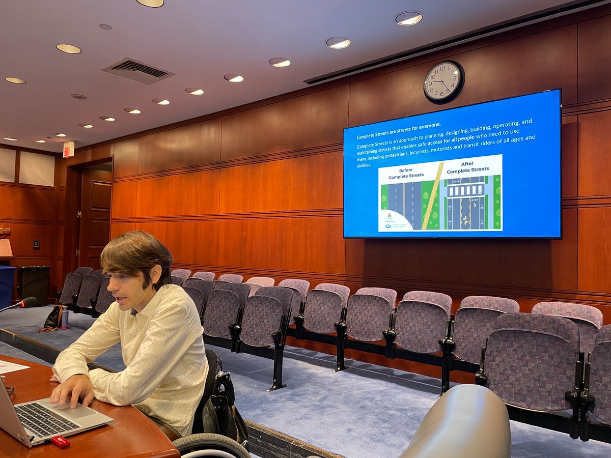 Anna Doroghazi tweet media