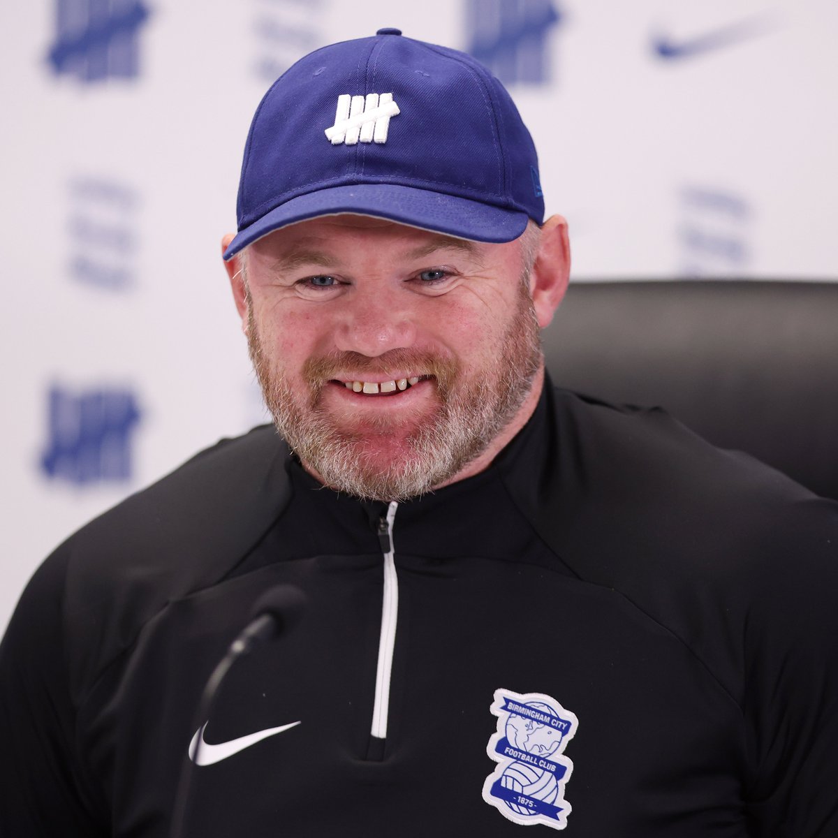 Footballtweet's tweet image. Wayne Rooney as Birmingham manager:

❌ Birmingham 0-2 Hull
❌ Middlesbrough 1-0 Birmingham

Told by one fan tonight to "f**k off back to America."

✍️ @MarkOgden_