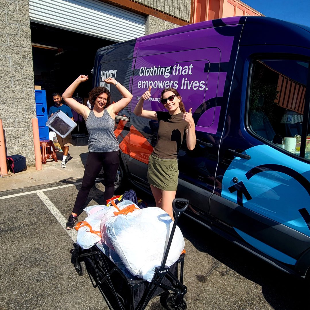 LAWorksNow's tweet image. 45 bags, countless smiles! Our L.A. Works volunteers worked their magic, giving new life to donated clothing from our past volunteer event with RSVP at @ProjectRopa 🙏👕❤️ Join us in making a difference! 💫 #CommunityImpact