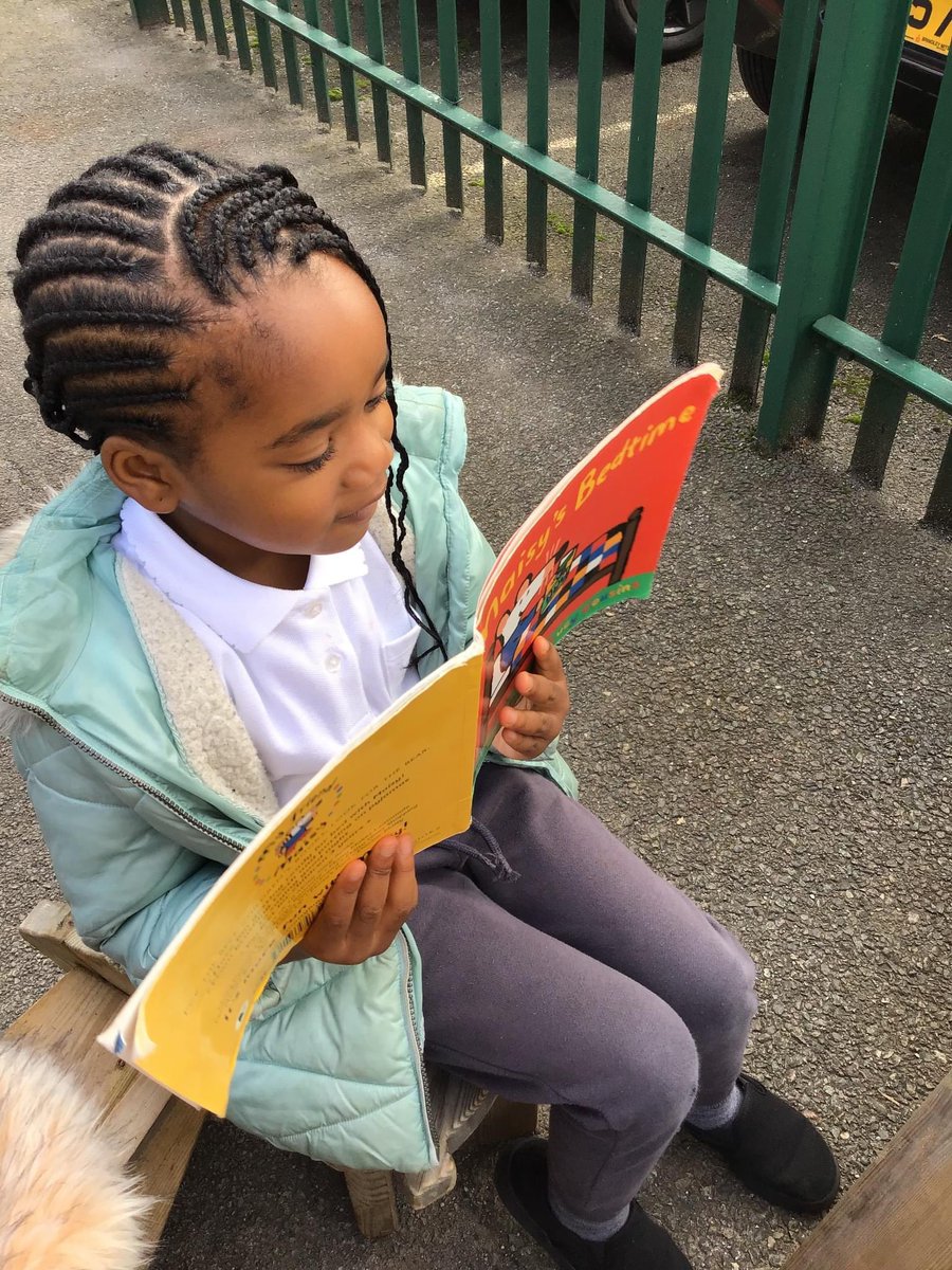 stpatrickscpa's tweet photo. The children thoroughly enjoy using the outdoor reading library at lunchtimes, especially sharing their favourite stories with the Y6 reading buddies π₯° #reading #outdoorreading #loveofreading #shareastory https://t.co/YdT1cPCa9q