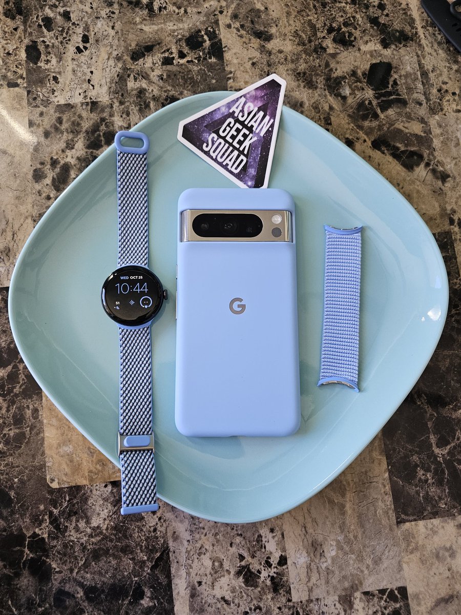 Aloha #TeamPixel 🤙🏼

Today's special:
#TeamCoral Platter
#TeamBay Platter

Which one will you be having? 
#Pixel8Pro #PixelBudsPro #PixelWatch2