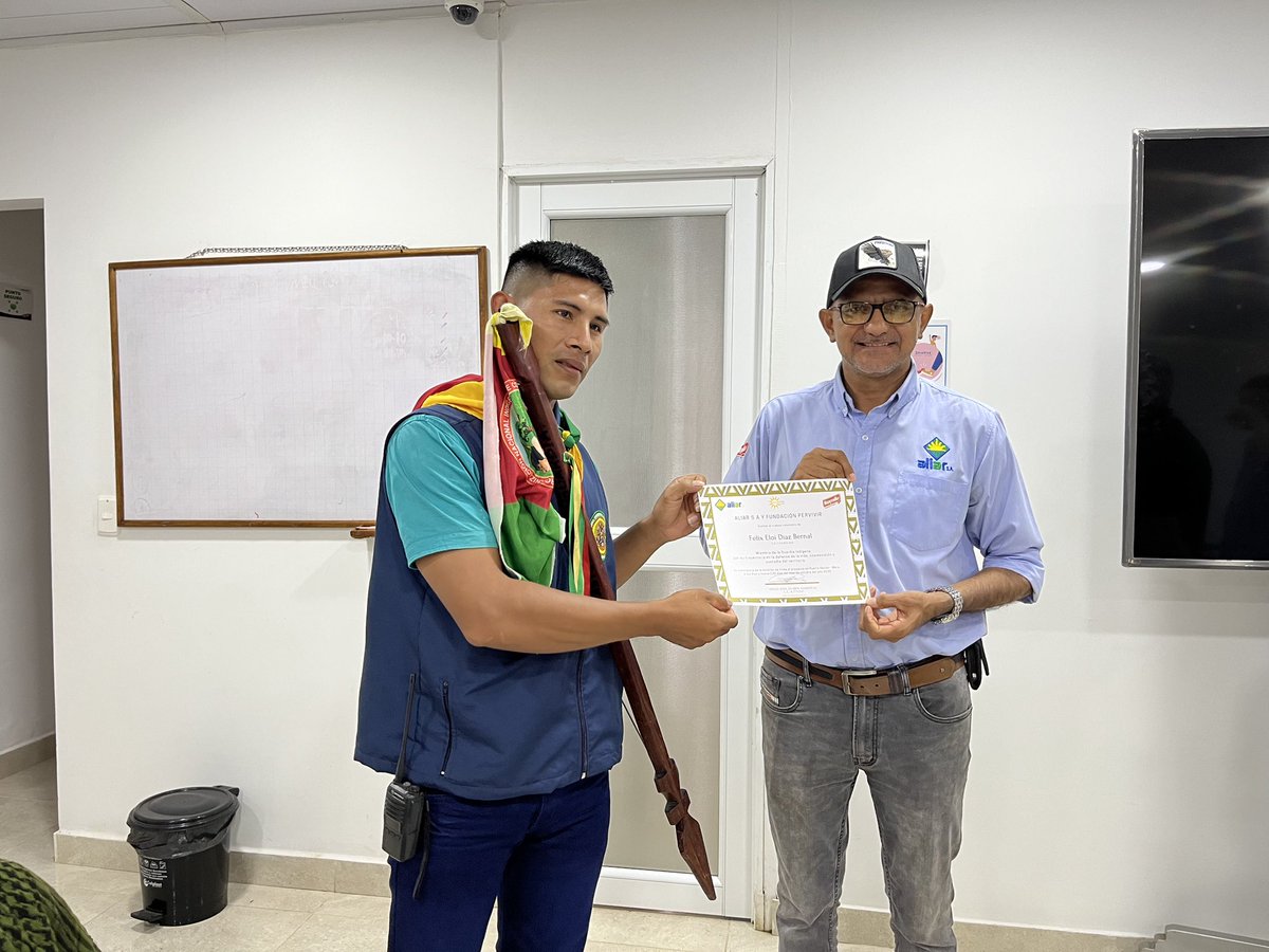 pervivir's tweet photo. Con gran satisfacción y en agradecimiento a su labor por el cuidado y la defensa de nuestro territorio, reconocimos a la guardia indígena del Resguardo Wacoyo - Etnia Sikuani, en cabeza del Coordinador para la Macro Orinoquia de Colombia, Flavio Yepes. (🧵) @aliaragro https://t.co/PPOPfZqvrq
