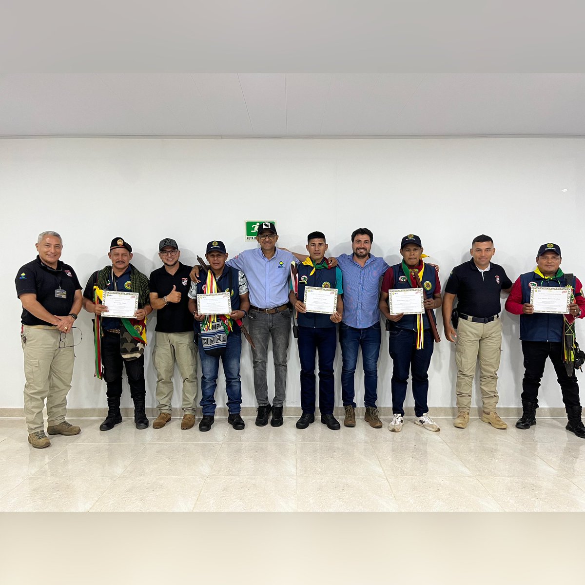 pervivir's tweet photo. Con gran satisfacción y en agradecimiento a su labor por el cuidado y la defensa de nuestro territorio, reconocimos a la guardia indígena del Resguardo Wacoyo - Etnia Sikuani, en cabeza del Coordinador para la Macro Orinoquia de Colombia, Flavio Yepes. (🧵) @aliaragro https://t.co/PPOPfZqvrq