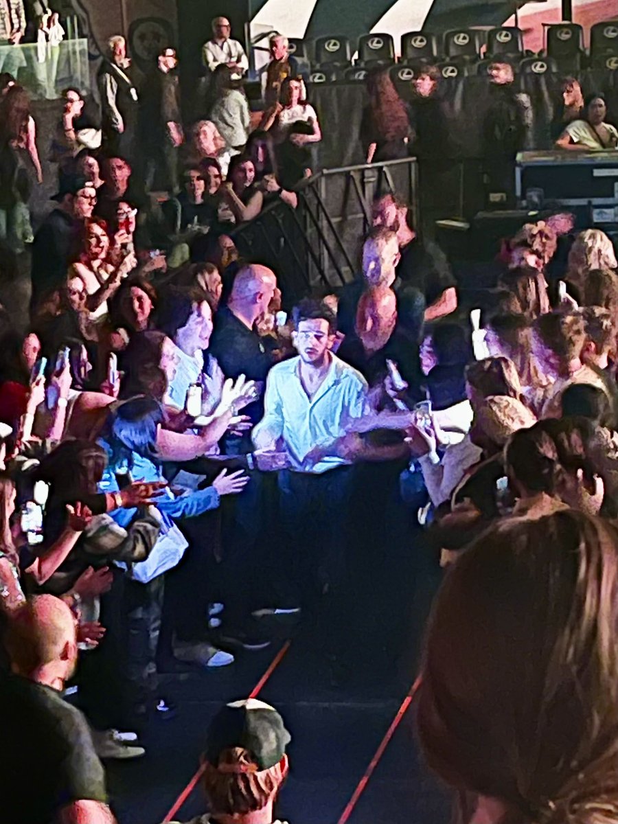 kate2889's tweet photo. Some of my favorite photos #The1975 #Trending #photos https://t.co/qMEl7Cyb75