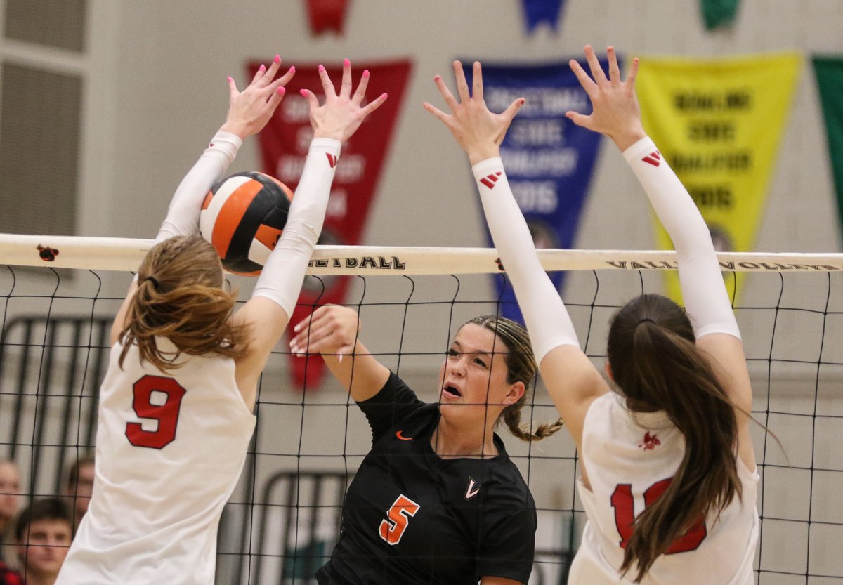 ByRobHowe's tweet photo. Rundown from Tuesday night's 5A regional final between Valley and Iowa City High in West Des Moines for @PrepDig @PrepDigIA 

@JaegerElise @KaelynWieland @Finleymcandrew7 @SchnickerDani @Ashleejb_ @ernstclaire_ 

👉https://t.co/Fu55QfnCGK https://t.co/oqtc2CpUKL