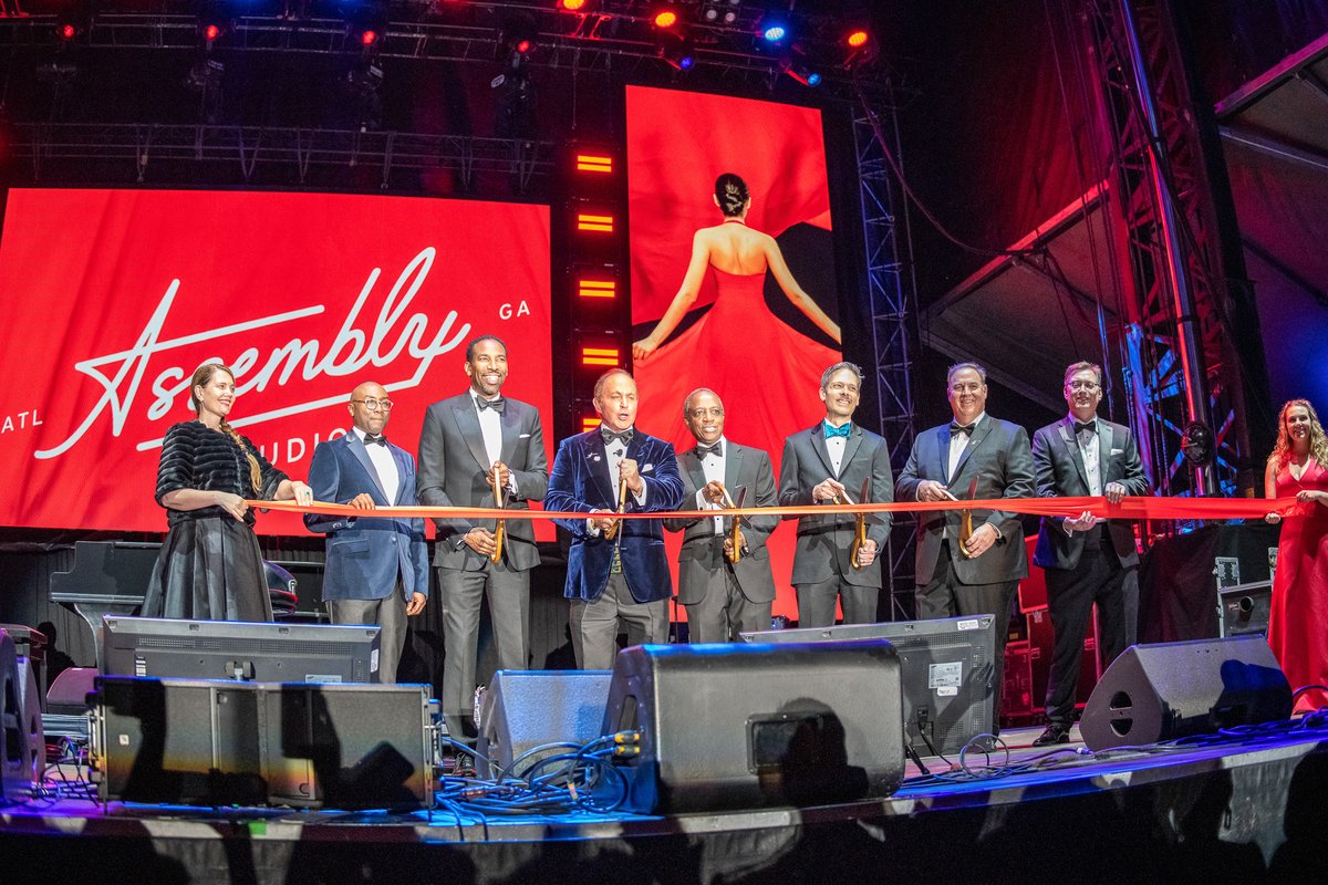 CityofAtlanta's tweet photo. Metro Atlanta's newest film & TV studio complex is huge! @GrayTelevision hosted a grand opening gala for Assembly Atlanta, its 135-acre studios. Mayor @AndreForAtlanta participated in the star-studded celebration, introducing Atlanta's own Gladys Knight for a special performance. https://t.co/53PJ0Ccu7D