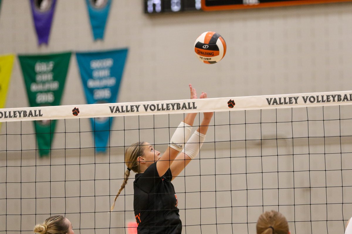 ByRobHowe's tweet photo. Rundown from Tuesday night's 5A regional final between Valley and Iowa City High in West Des Moines for @PrepDig @PrepDigIA 

@JaegerElise @KaelynWieland @Finleymcandrew7 @SchnickerDani @Ashleejb_ @ernstclaire_ 

👉https://t.co/Fu55QfnCGK https://t.co/oqtc2CpUKL