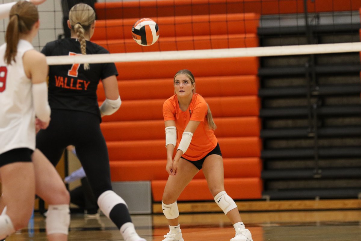 ByRobHowe's tweet photo. Rundown from Tuesday night's 5A regional final between Valley and Iowa City High in West Des Moines for @PrepDig @PrepDigIA 

@JaegerElise @KaelynWieland @Finleymcandrew7 @SchnickerDani @Ashleejb_ @ernstclaire_ 

👉https://t.co/Fu55QfnCGK https://t.co/oqtc2CpUKL