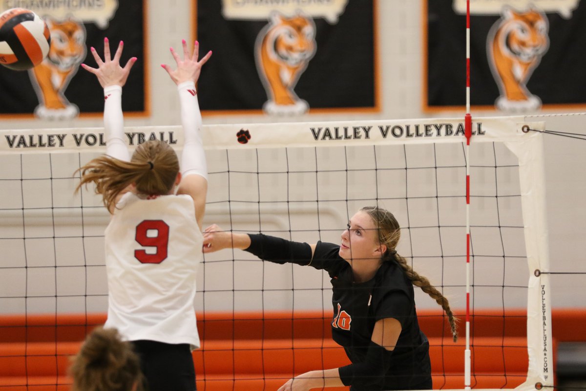 Rob Howe 🇺🇸🇺🇦 (@robhowehn) on Twitter photo Rundown from Tuesday night's 5A regional final between Valley and Iowa City High in West Des Moines for <a href="/PrepDig/">Prep Dig 🏐</a> <a href="/PrepDigIA/">Prep Dig Iowa</a>
<a href="/JaegerElise/">Elise Jaeger</a> <a href="/KaelynWieland/">Kaelyn Wieland</a> <a href="/Finleymcandrew7/">Finley McAndrew</a> <a href="/SchnickerDani/">dani schnicker</a> <a href="/Ashleejb_/">Ashlee Brown</a> <a href="/ernstclaire_/">Claire Ernst</a>
👉prepdig.com/2023/10/scouti… Rundown from Tuesday night's 5A regional final between Valley and Iowa City High in West Des Moines for <a href="/PrepDig/">Prep Dig 🏐</a> <a href="/PrepDigIA/">Prep Dig Iowa</a>
<a href="/JaegerElise/">Elise Jaeger</a> <a href="/KaelynWieland/">Kaelyn Wieland</a> <a href="/Finleymcandrew7/">Finley McAndrew</a> <a href="/SchnickerDani/">dani schnicker</a> <a href="/Ashleejb_/">Ashlee Brown</a> <a href="/ernstclaire_/">Claire Ernst</a>
👉prepdig.com/2023/10/scouti…