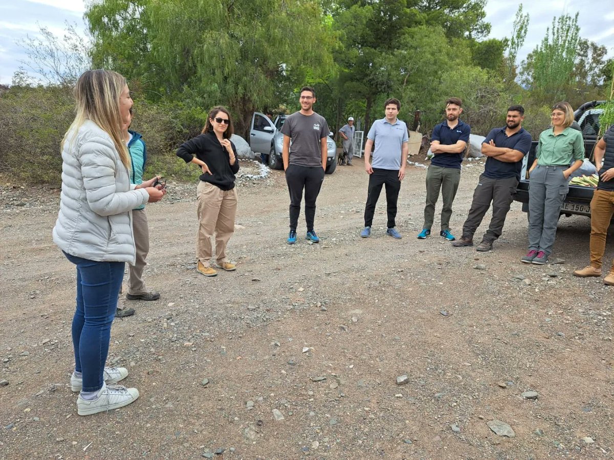 YamelAses's tweet photo. 🌎 En el marco del Día Internacional contra el Cambio Climático la @munigodoycruz realizó:

🌱 La Huerta Comunitaria en la Esc. San Francisco de Asís 

🌱 La plantación de 20 especies autóctonas de árboles junto a Knight Piésold en el Piedemonte Godoycruceño 

#GCSustentable 🌱 https://t.co/dAjfpxBNzp