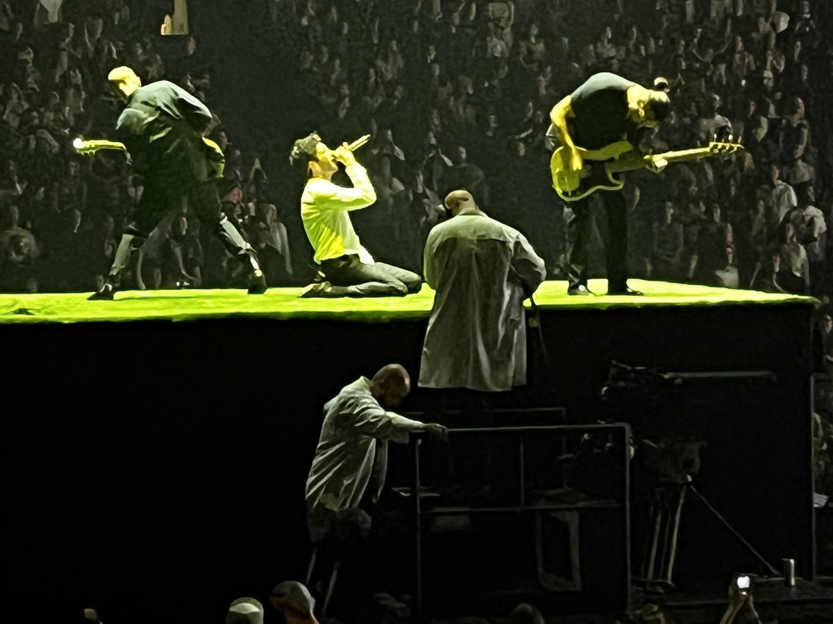 kate2889's tweet photo. Had a blast with @the1975 in Charlotte and Nashville! Never fails to put on a good show! #The1975 #mattyhealy
#photo #Trending https://t.co/WNMOcm1aGz