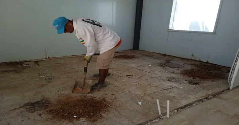 GMBNBT_NE's tweet photo. #25Oct23
Limpieza general y recolección de desechos mixtos en el Urbanismo Luisa Cáceres de Arismendi, mcpio Mariño. Beneficiando a todas las familias de dicho sector 

#SomosTricolor 
#MppopNE 

@NicolasMaduro @1x10buengob_ne @delcyrodriguezv @NestorLReverol @GRaulparedes https://t.co/SEARonZjrl