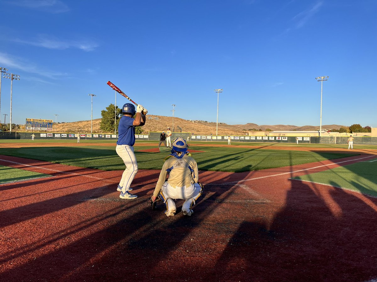 Blue v Gold Update…

Team Blue evens the series 1 game a piece, winning 7-1.

Race Goetz left the yard with a 3-run HR in the 1st!

Game 3 is scheduled for Thursday due to rain!