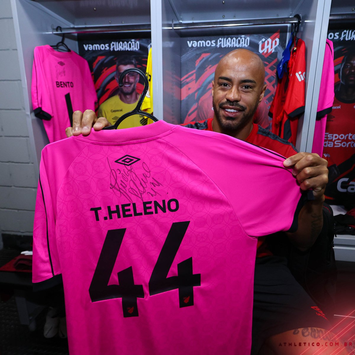 AthleticoPR's tweet image. 🤩 Você já pode dar o seu lance nas camisas autografadas! 

➡️ bit.ly/3tN1BRs
@FundacaoCAP 

#FUNCAP #OutubroRosa