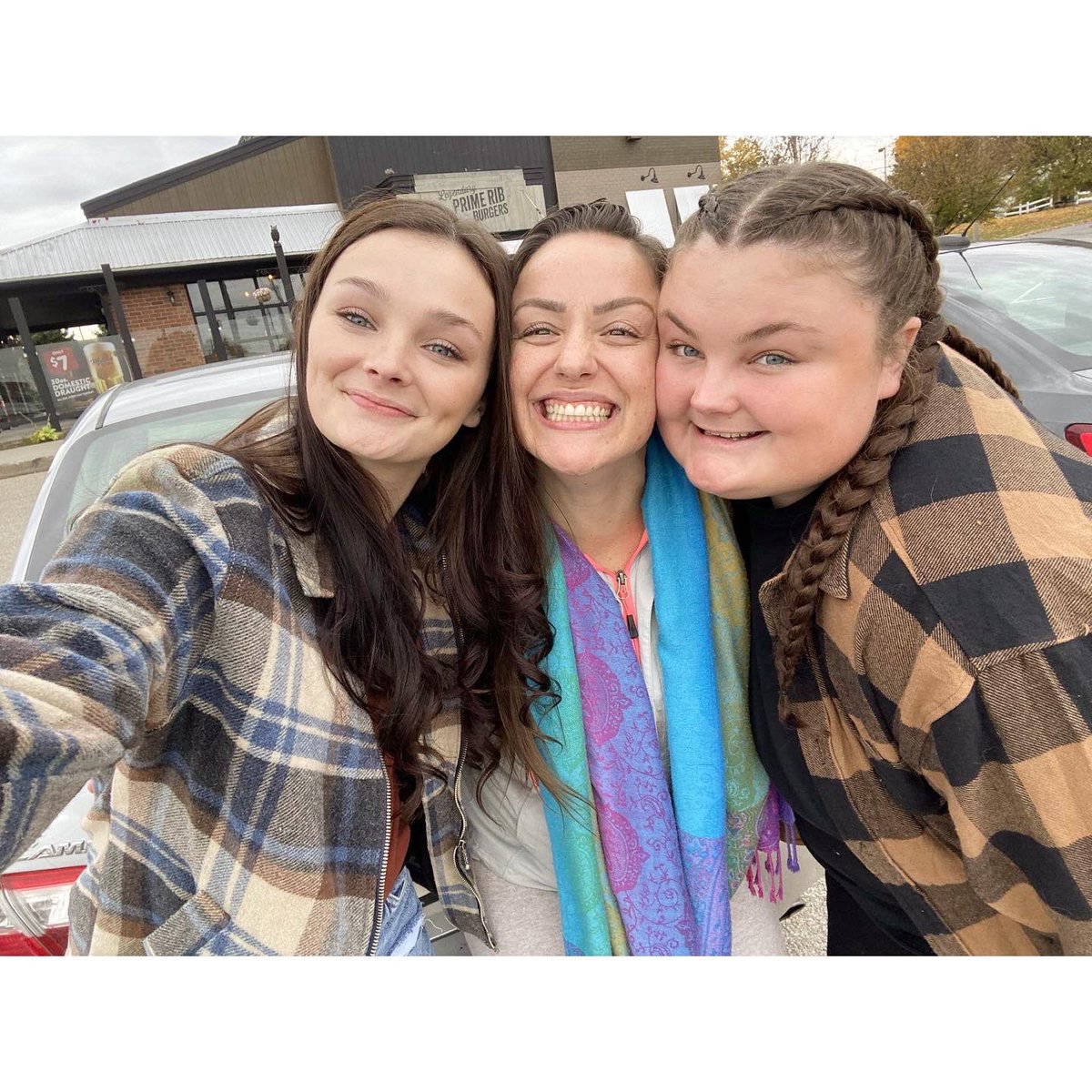 ronniedohertyy's tweet photo. Woman Crush Wednesday goes out to these pretty little lady’s 💞🥰 So happy I finally have little sisters in my life. Thrift shopping Tuesdays!! 😁🤩
#SisterDate #RoadTrip #GirlsDay #FavouriteHumans #MyLittles #Family #Thrifting #Brockville #Loyalty #WCW https://t.co/jOECscGQnF