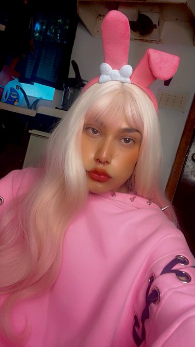 I look mad ⇎_⇎ but I promise I&rsquo;m not! ⊙﹏⊙ I&rsquo;m happy (づ｡◕‿‿◕｡)づ https://t.co/rEpXO0209w