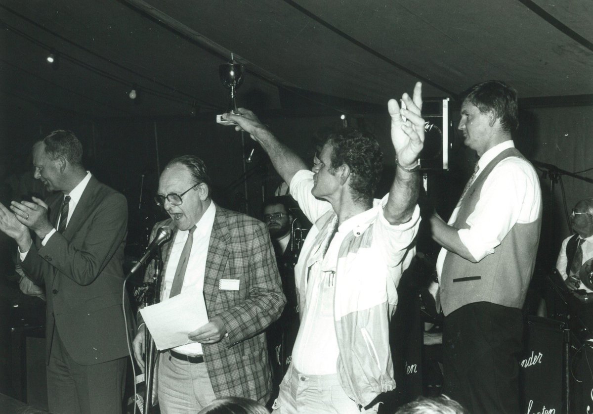Brabantsfaam's tweet photo. Wat een ontlading! Terug naar 1987. Ook deze foto’s en nog veel meer zijn op de vernieuwde website van BF te bekijken. #brabantsedag https://t.co/sXjn1yApVb