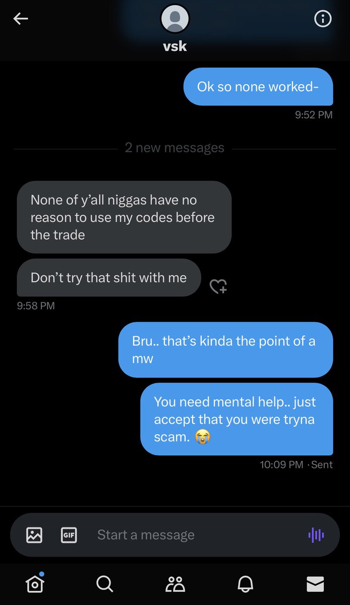 linarinamkay's tweet photo. a couple of days ago @vskkezz tried to scam a friend of mine (@ju1iangoober). Basically, Goober hmu asking for me to be a mw for a trade. (The trade was 3 robux gift cards for Solarix halo.)Long story short- the cards were already redeemed. I confronted them and this happened.. https://t.co/sscNr3bITn