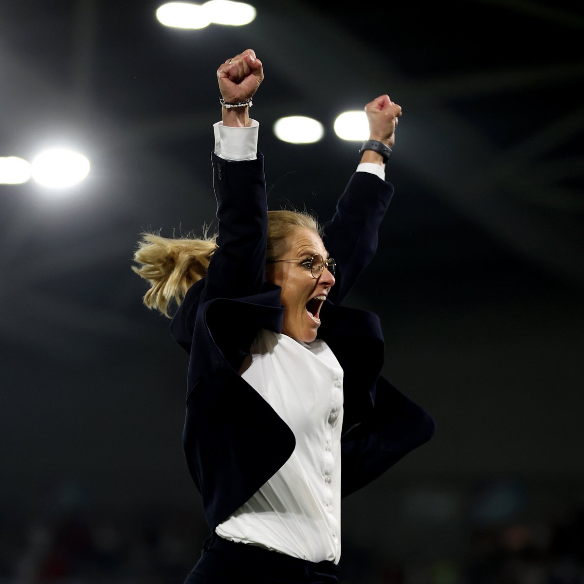 Lionesses's tweet photo. Wishing our head coach, Sarina Wiegman, a very happy birthday! 🎉 https://t.co/Z5AzDWTqpA