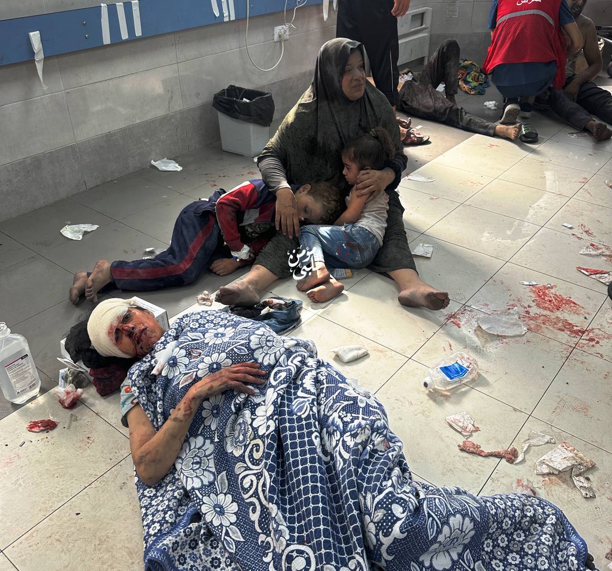 خيانة عظمى ..
ونحن نشهد إبادة جماعة لشعب بأكمله ، يمكننا الحديث عن خيانة جماعية لأمة متخاذلة و أمم متواطئة ، عاجزة عن التحرك  لمواجهة جريمة ضد الإنسانية مكتملة الأركان ، في وقت يدعو نيتانياهو جميع الإسرائليين لحمل السلاح وتحقيق نبوة يهوه كما قال .
حسبنا الله ونعم الوكيل فيكم