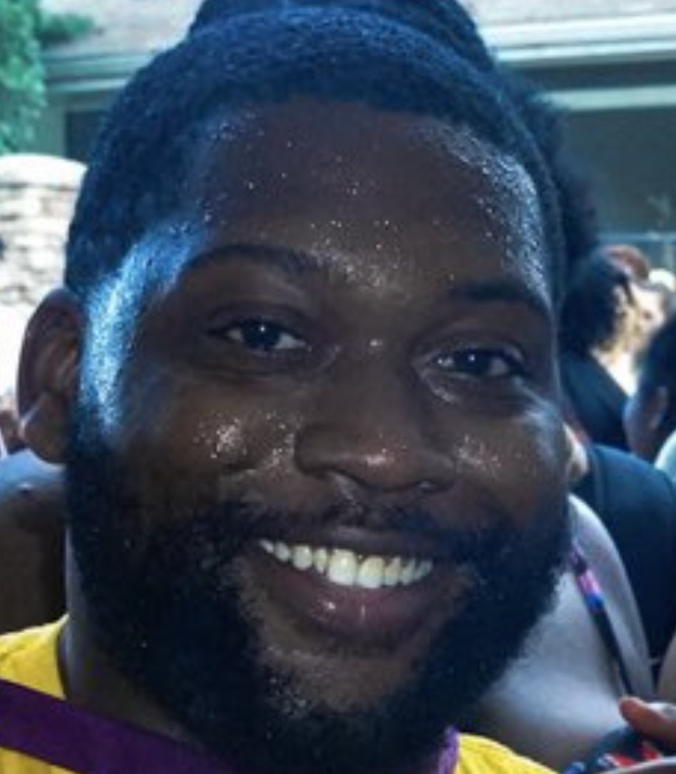 jbell9698's tweet photo. My LB face looks like this so y’all chicken can look like this 💪🏾💯😂 https://t.co/EtDCrUulYH