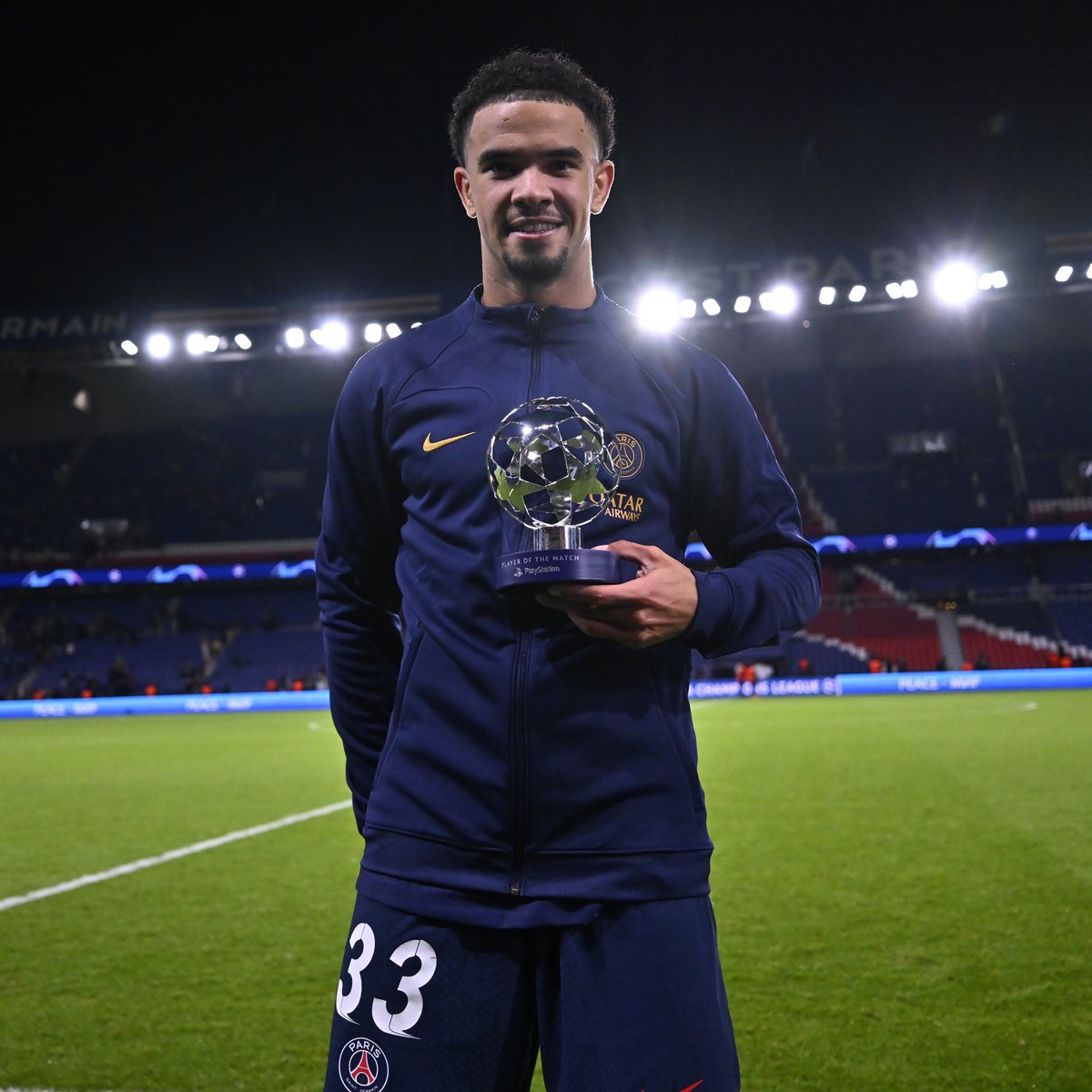 LMDPSG's tweet photo. 17 ans putain !!!!! https://t.co/6ebBvW2Fng