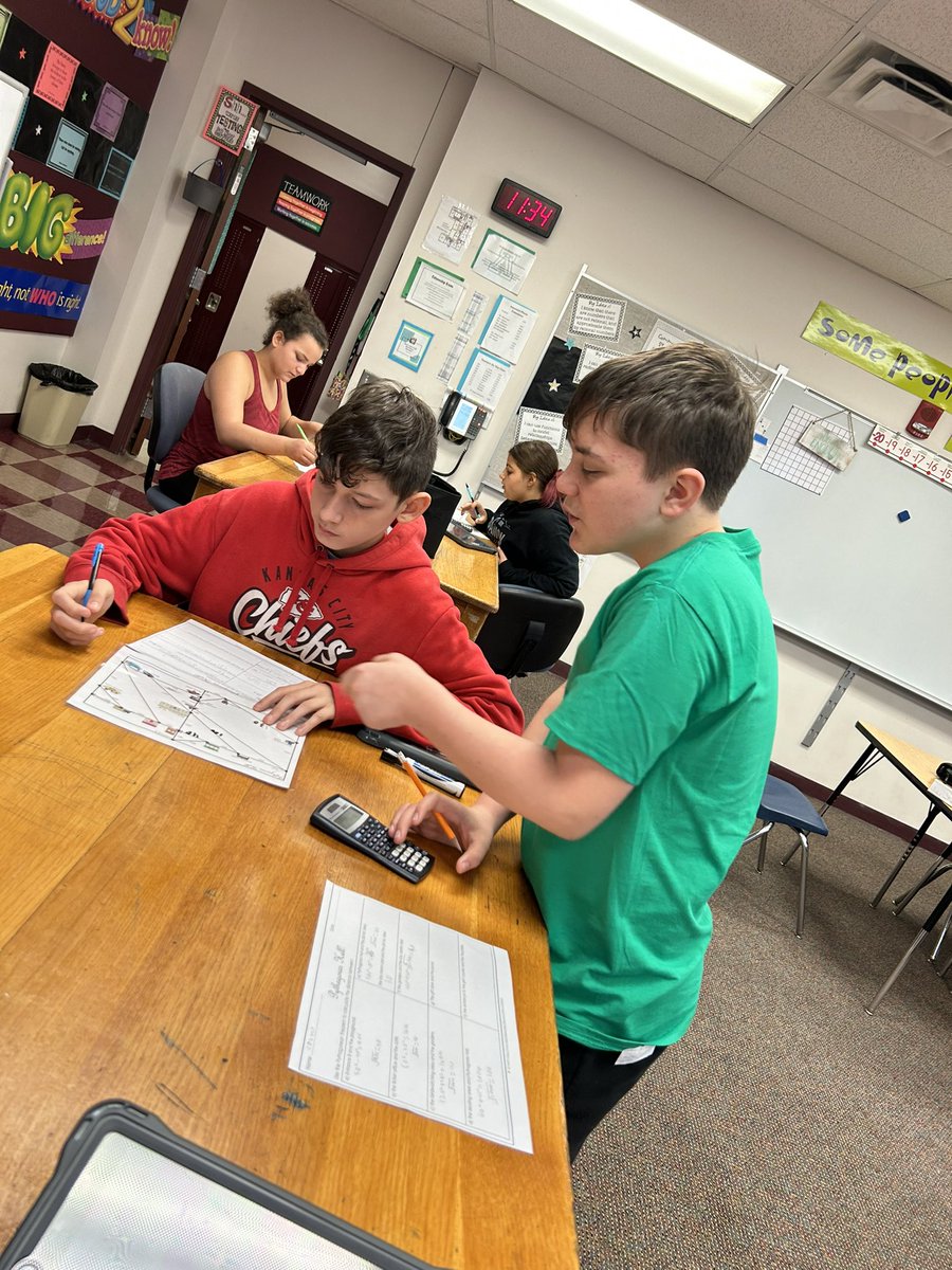 saffield's tweet photo. ➡️ Using the #PythagoreanTheorem to find the distance between two points on a map.🗺️📐 #amsaffield #WeAre409 https://t.co/J2Y19obuRM