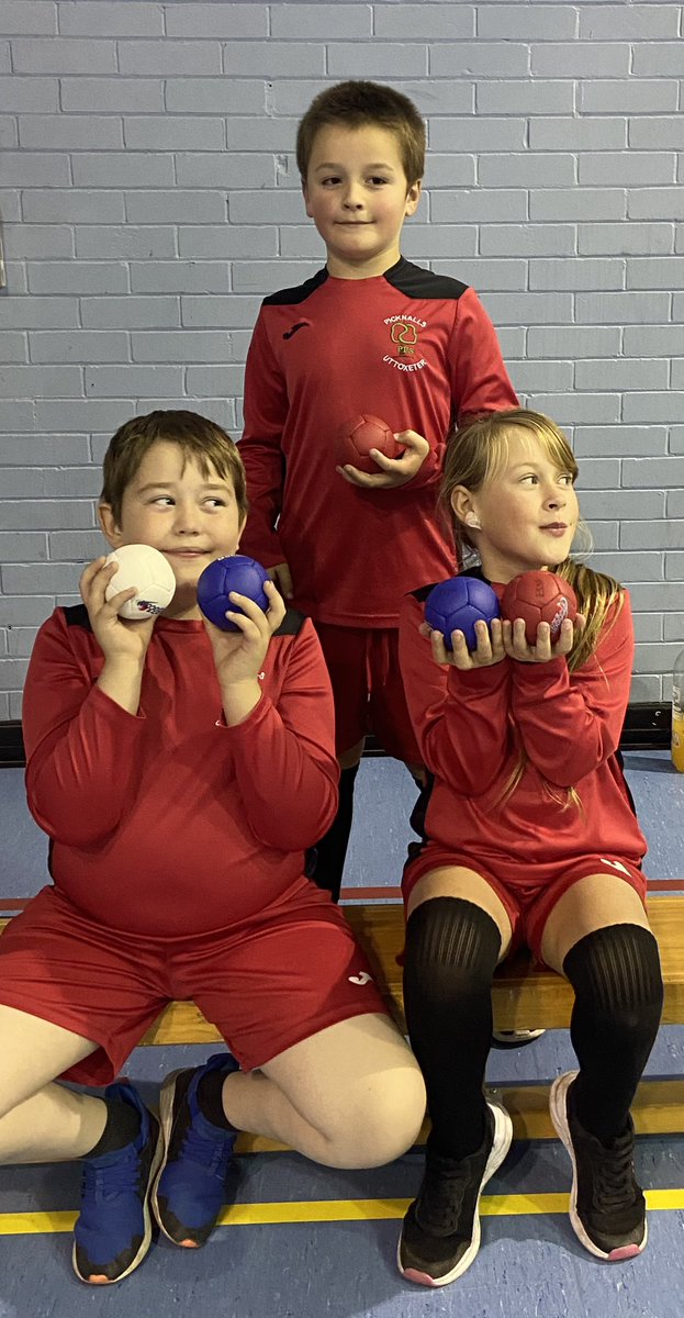 Massive well done to our Year 4 pupils at the Boccia Tournament last night. Some great bowling and singing on the way home! @Eaststaffssp @Picknalls