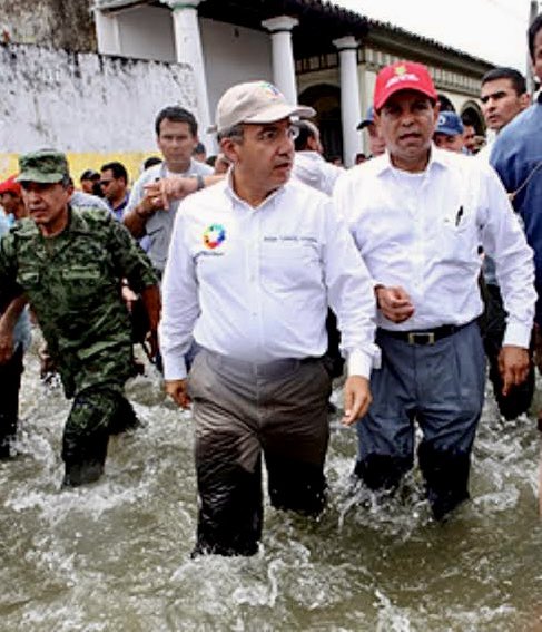 FreddyOliviery's tweet photo. Para ayudar a la gente de Guerrero afectada por el huracan Otis.

Se necesita esto👇 //   No esto👇 https://t.co/mCRJtpq8V9