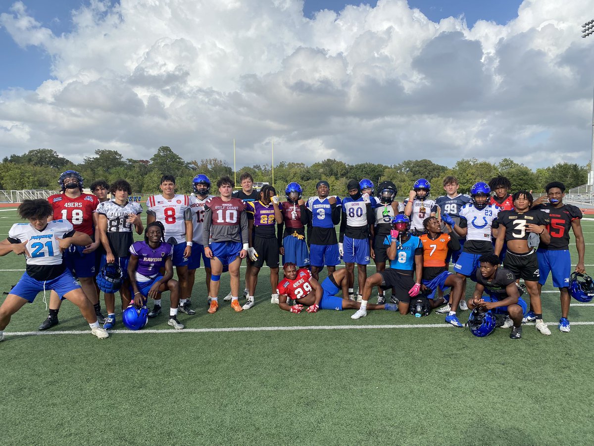 Little League jersey day at practice!
#BOLTUP