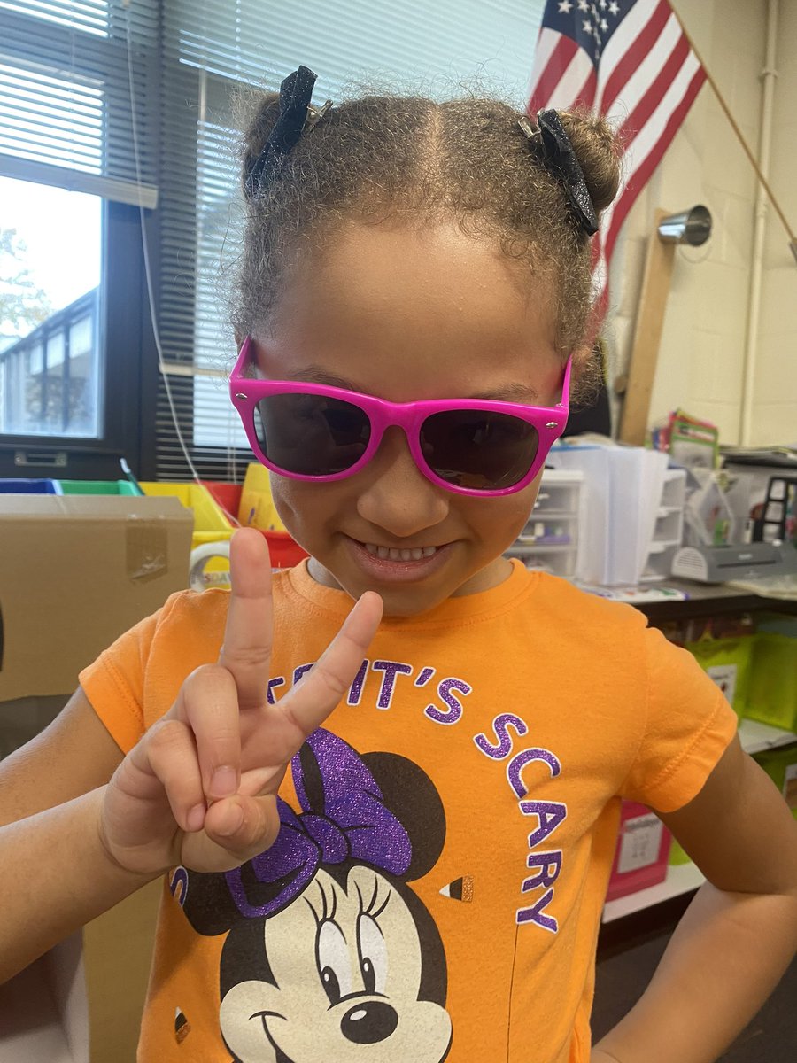 ELCTBE's tweet photo. Our futures are so bright, we gotta wear shades! 🤣🕶️☀️#WeareELC #ELCWishes #54asOne https://t.co/vuspbJnD9p