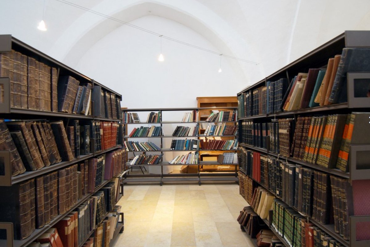 Al-Aqsa Mosque Library Located at the heart of the Old City of ...