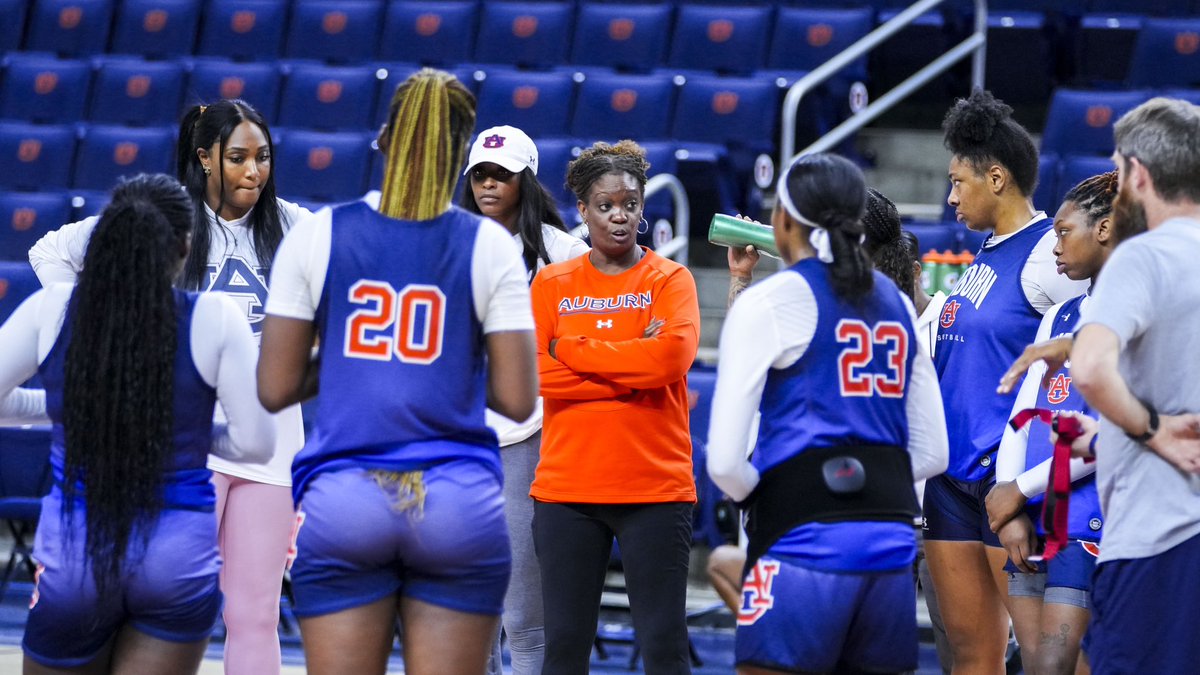 AuburnWBB's tweet photo. Some scrimmage 📸’s for the timeline. It’s almost that time…⏳

#WarEagle https://t.co/Vh7Df2ToFf