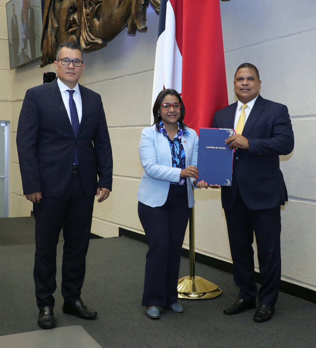 La ministra de <a href="/MiCulturaPma/">Ministerio de Cultura</a>, Giselle González, presentó el Proyecto de Ley, que establece el marco legal y cultural de las bandas musicales independientes de la República de Panamá, instituye su festival y crea su patronato.