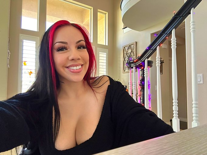 Simple&hellip;.🥰🖤 https://t.co/jvGXTUDge9