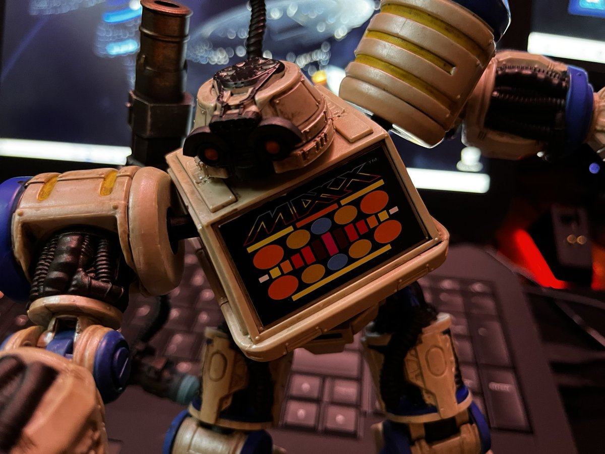 Jason_tas's tweet image. I had no idea these figures were so great, Maxx even has suction cup feet. Very excited to see what else @nacellecompany has in store! #RoboForce