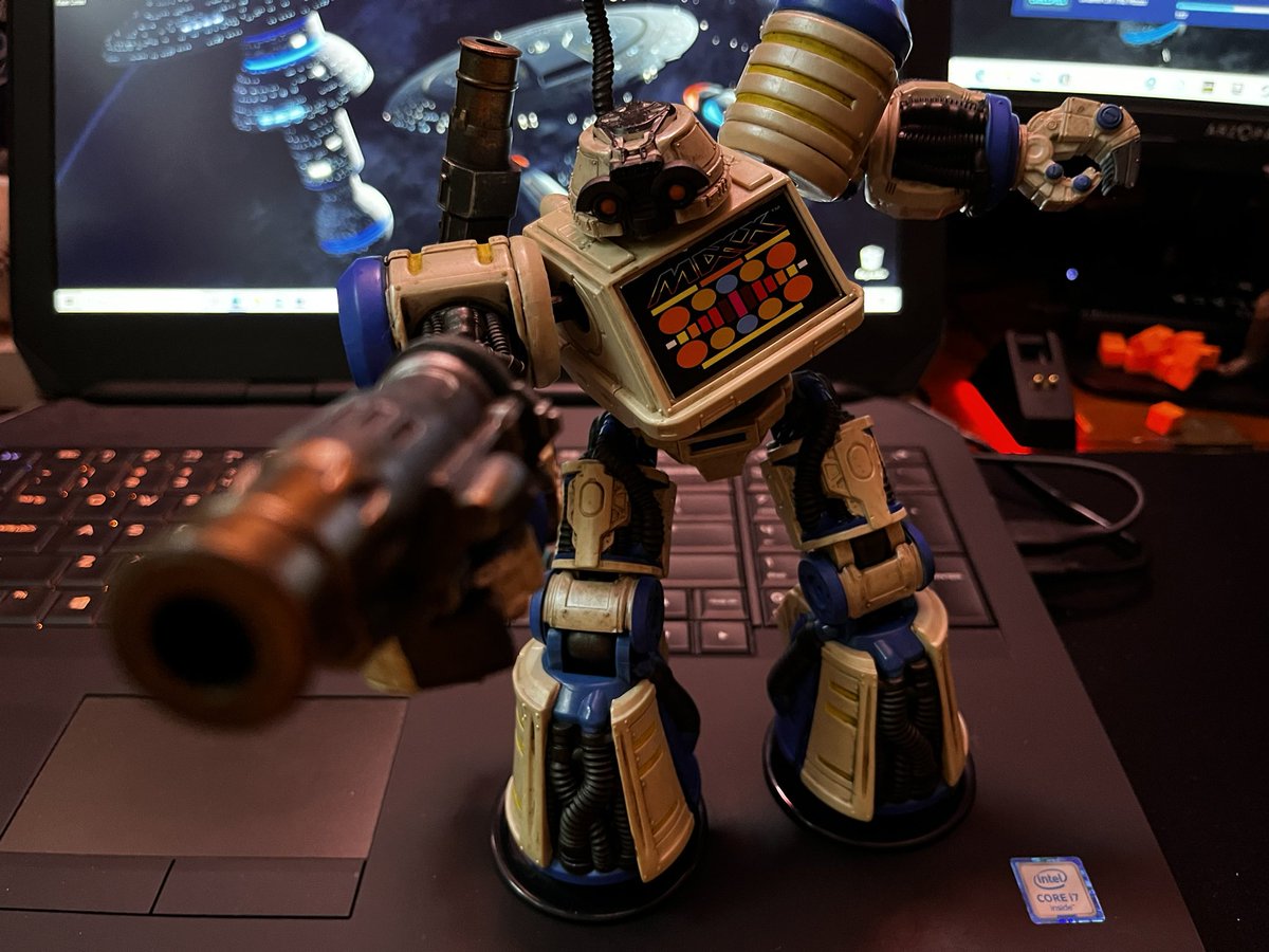 Jason_tas's tweet image. I had no idea these figures were so great, Maxx even has suction cup feet. Very excited to see what else @nacellecompany has in store! #RoboForce