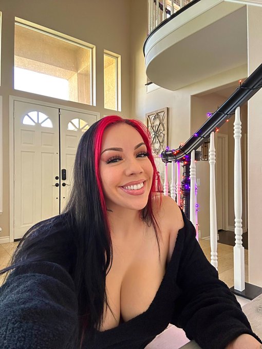 Simple&hellip;.🥰🖤 https://t.co/jvGXTUDge9