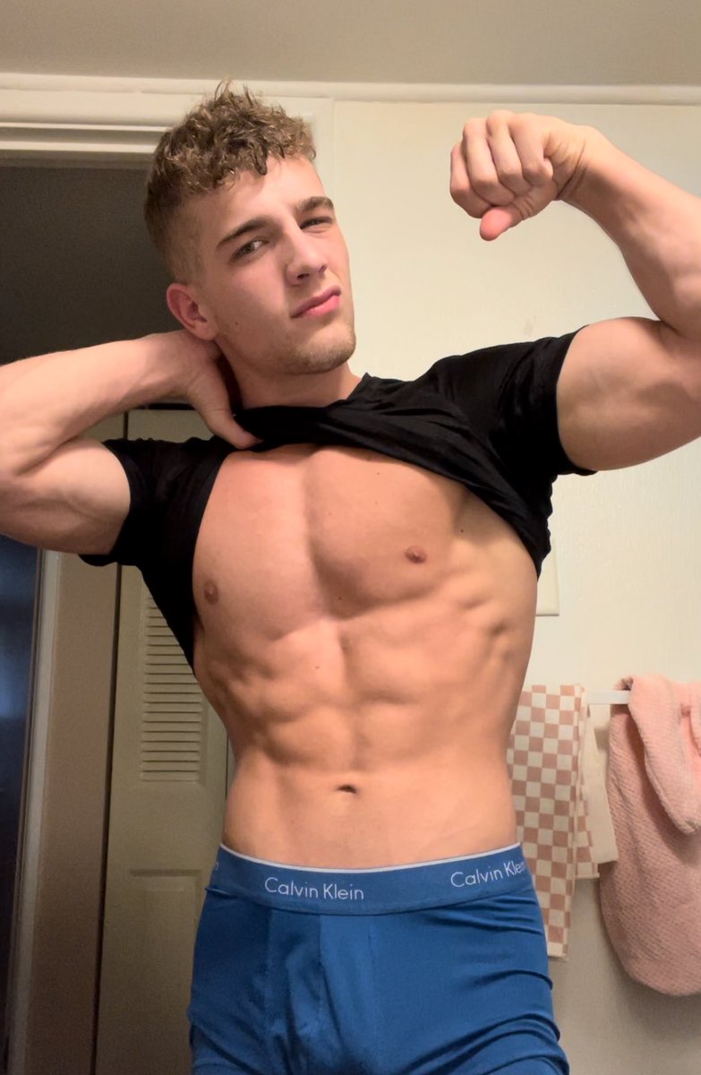 alphaRa0's tweet photo. It’s crazy the power I have over you, but who can deny it just look at me… now serve me. https://t.co/TBHmtl1kzm