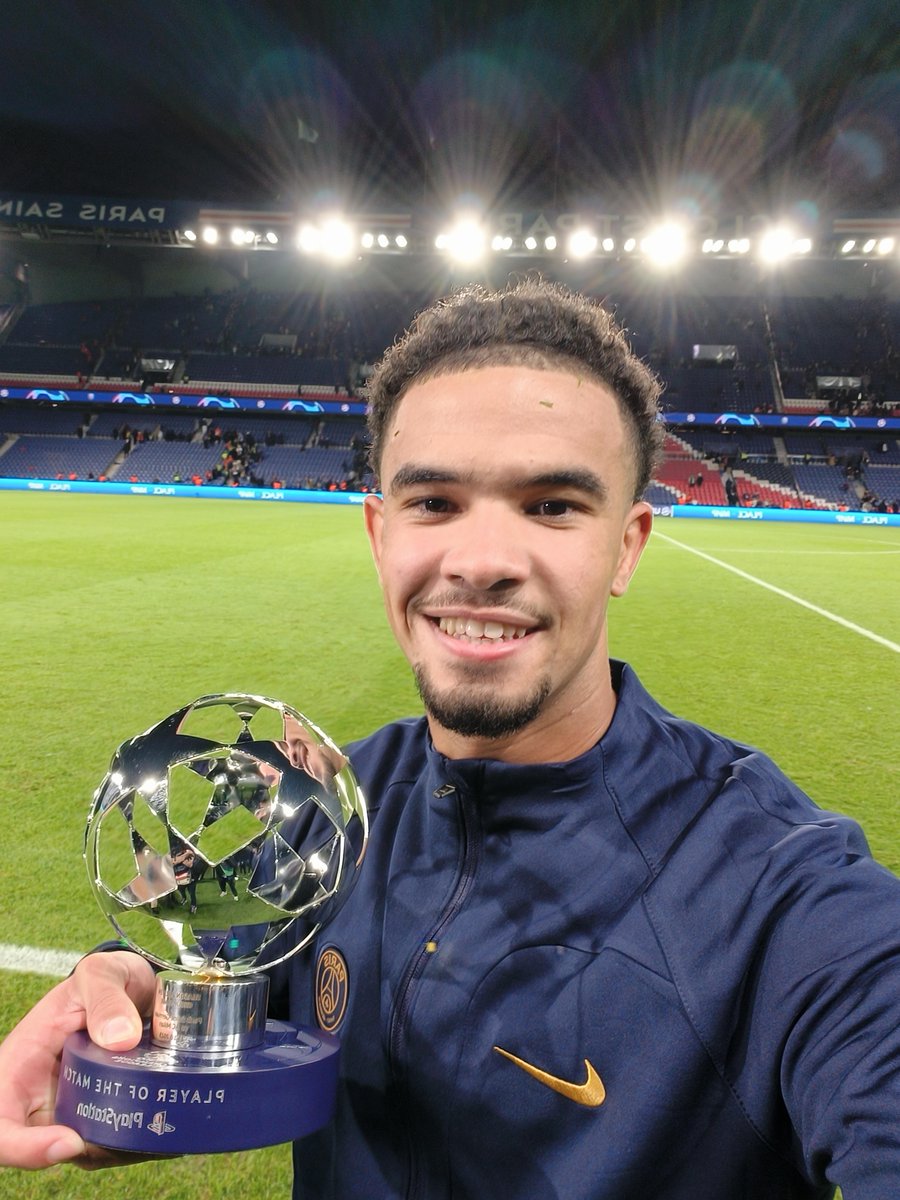 🤳🏻 𝐇𝐨𝐦𝐦𝐞 𝐝𝐮 𝐦𝐚𝐭𝐜𝐡 à 17 ans 🤯 #UCL | #PSGACM | #ZaireEmery | @PSG_inside