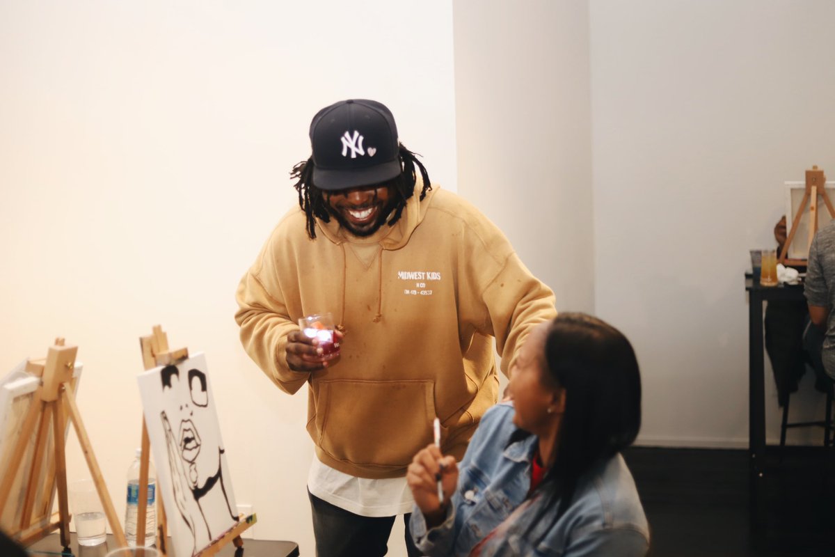 djstephfloss's tweet photo. Our 8th Annual #StephFlossWeekend kicked off on Thursday with our annual #SipAndPaint with Artfully Phi powered by @Hennessy π¨ https://t.co/bst2U3HLIW