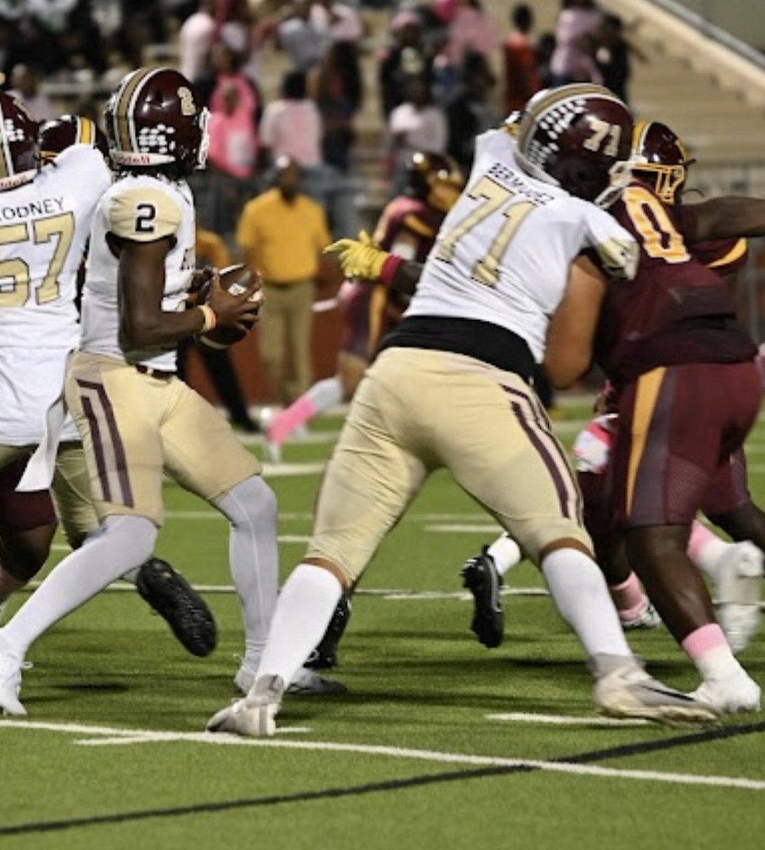 LauraBrmdz3's tweet photo. So PROUD of our SC Bulldogs they get the job done 🔥 👏 #txhsfb
Very excited to see my boy #71 do his thing in the next 2yrs of HS!!! #JB71 #Allin @JonathanB2607 https://t.co/2CxNV2YIje